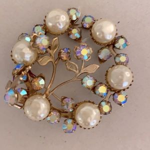 Vintage Brooch Gold Rhinestone Pearl EUC